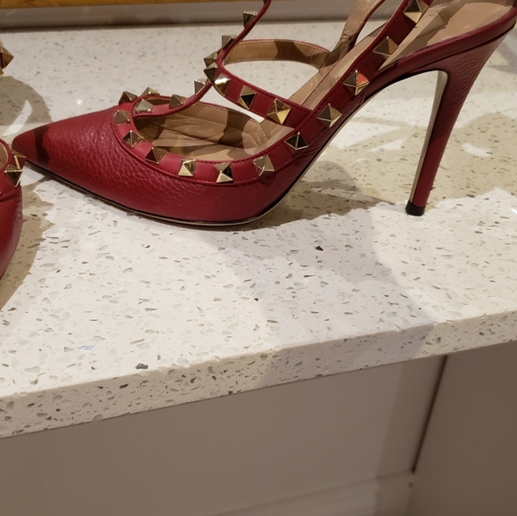 ****SOLD*****100% Authentic Valentino Rockstud Pumps Red - Picture 7 of 11